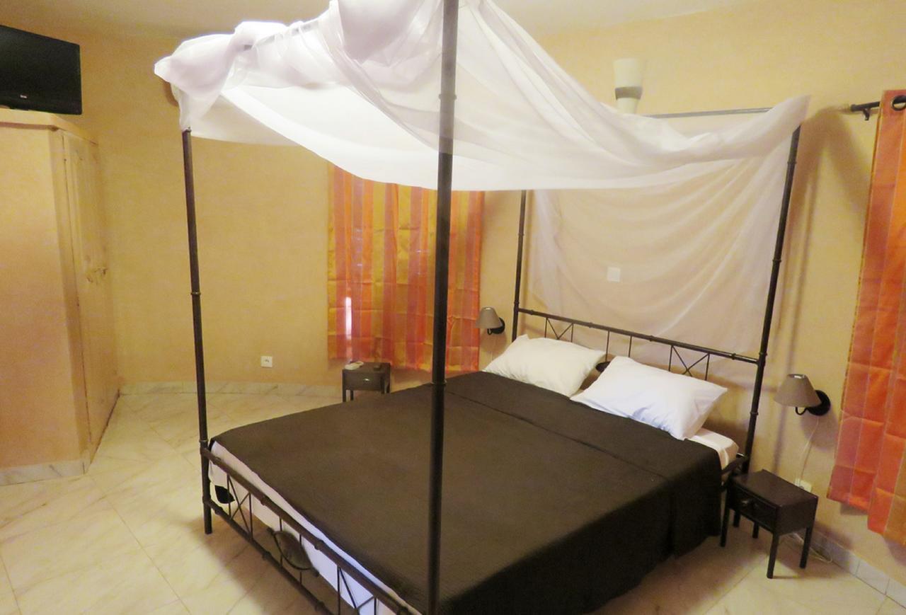 Le Lion Dort Hotel Somone Kültér fotó